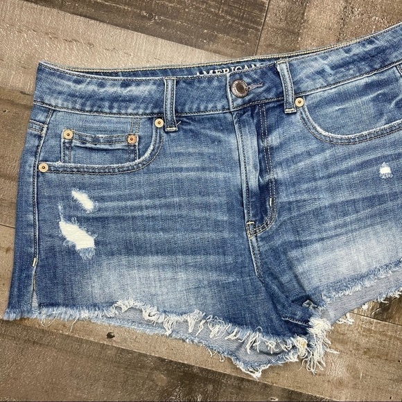 American Eagle Distressed Tomgirl Shortie size 6 - Picture 2 of 14